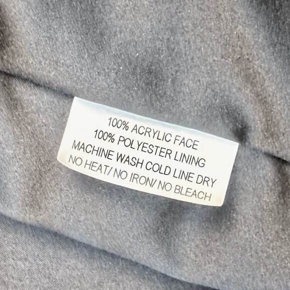 Fabulous-Furs Donna Salyers Silver Faux Fur Hook Vest (XS) - Picture 5 of 5